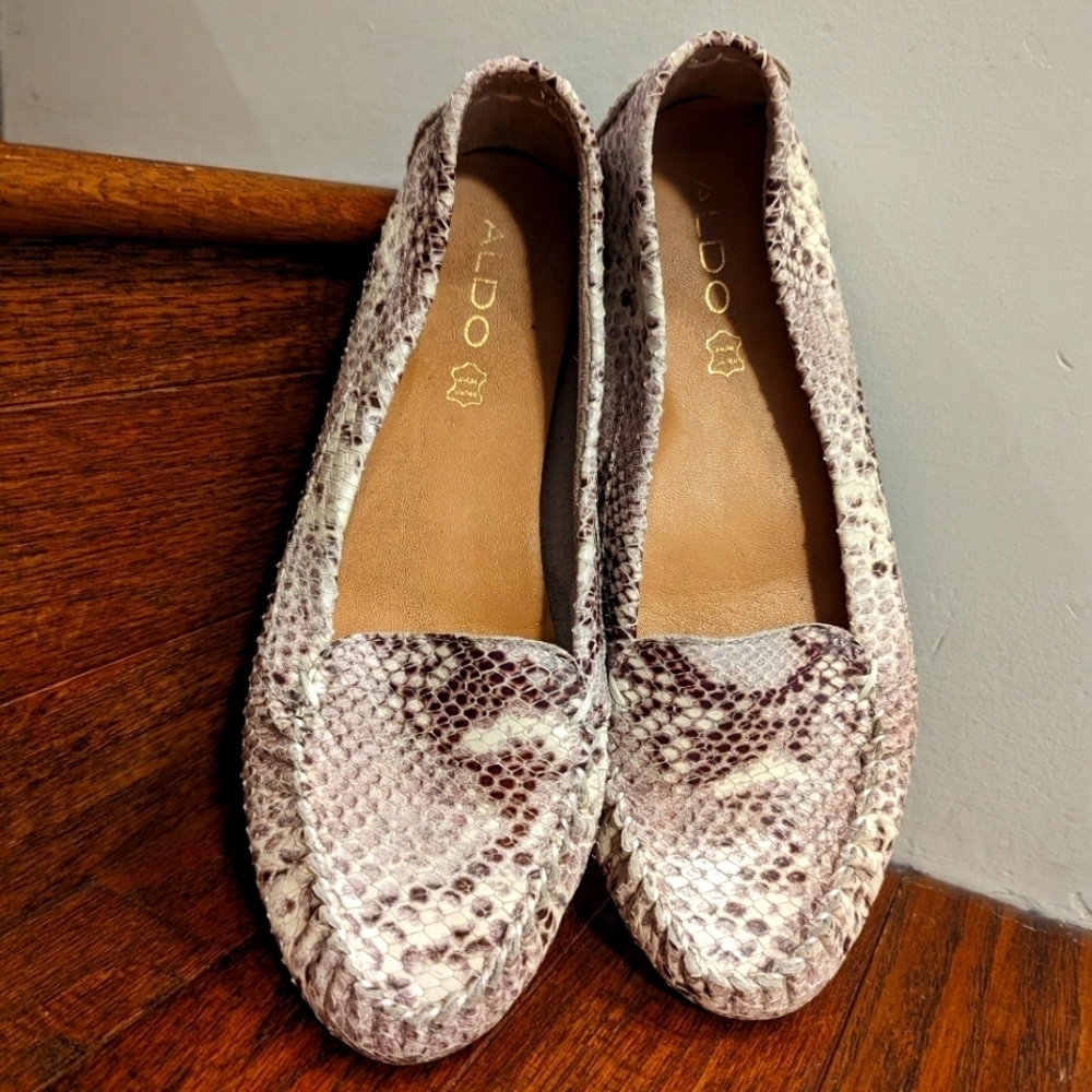 Aldo neutral cream, tan gray snakeskin loafers Size 9 Like New!